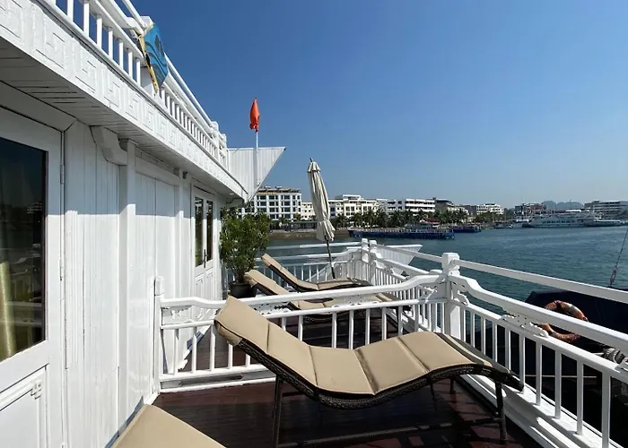 Le Journey Premium Cruise Botel Ha Long