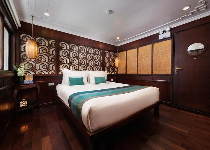 Botel Le Journey Premium Cruise Ha Long