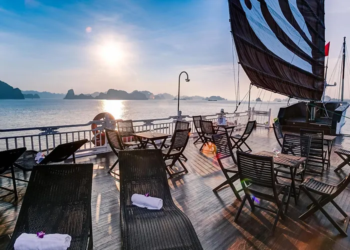 Botel Le Journey Premium Cruise Ha Long